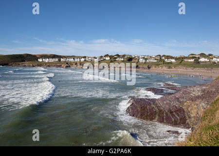 Vagues à Polzeath, Cornouailles du Nord Banque D'Images