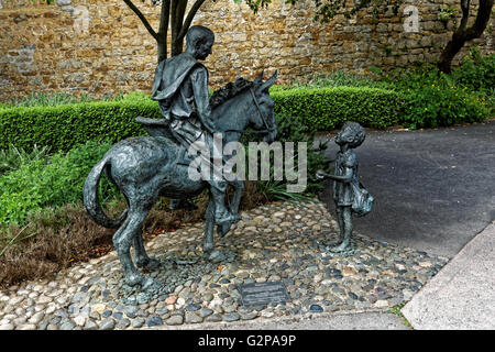Les statues de bronze à Glastonbury Abbey Banque D'Images