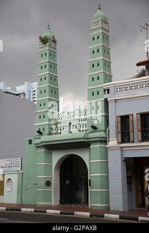 Mosquée Masjid Jamae Chulia vert dans le quartier chinois est la plus ancienne mosquée à Singapour Banque D'Images