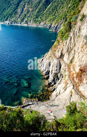 Sentier de randonnée dans les Cinque Terre (Italie) Banque D'Images