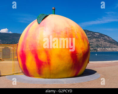 Plage au bord du lac du Pêcher Gaint stand dans le Rotary Park, dans l'Okanagan Penticton district de BC, Canada Banque D'Images