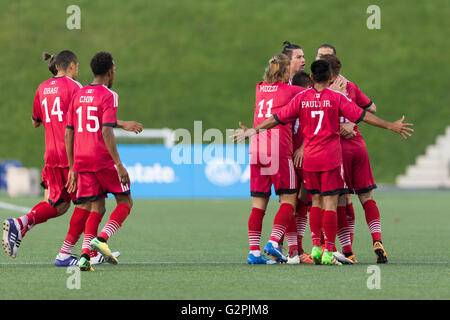 01 juin 2016 : Ottawa Fury FC célébrer un but inscrit par Jonny Steele (22) à la 3e minute du match de Championnat Canadien Amway entre Ottawa et Vancouver Whitecaps FC Fury à TD Place Stadium à Ottawa, ON, Canada. Ottawa Fury FC a remporté la première étape de la demi-finale 2-0. Daniel Lea/CSM Banque D'Images