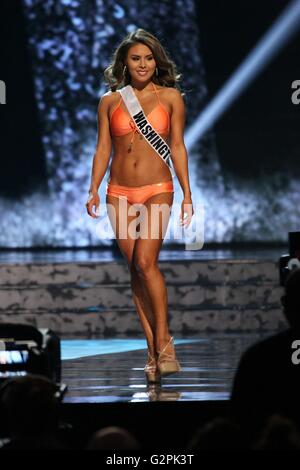 Las Vegas, NV, USA. 1er juin 2016. Mlle Washington USA, Kelsey Schmidt présents pour la compétition préliminaire MISS USA 2016 - Partie 1, T-Mobile Arena, Las Vegas, NV, le 1 juin 2016. Credit : James Atoa/Everett Collection/Alamy Live News Banque D'Images