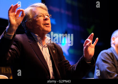 Hay Festival, Pays de Galles, Royaume-Uni - Jeudi 2 Juin 2016 - Le professeur Henry Shue parle de son dernier livre combats Hurt - Règle et Exception à la torture et de la guerre aux côtés de Philippe Sands hôte. Banque D'Images