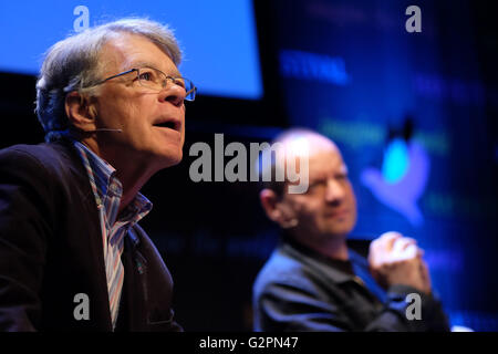 Hay Festival, Pays de Galles, Royaume-Uni - Jeudi 2 Juin 2016 - Le professeur Henry Shue parle de son dernier livre combats Hurt - Règle et Exception à la torture et de la guerre aux côtés de Philippe Sands hôte. Banque D'Images