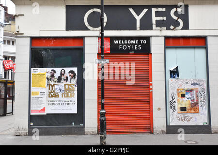 Charing Cross Road, London, UK. 2 juin 2016. Plus de ligne de démolir les plans l'emplacement original de la librairie Foyles sur Charing Cross Banque D'Images