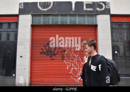 Charing Cross Road, London, UK. 2 juin 2016. Plus de ligne de démolir les plans l'emplacement original de la librairie Foyles sur Charing Cross Banque D'Images