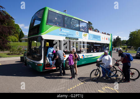 Le lac Windermere 2 Juin2016 UK .Météo Bowness on Windermere occupé avec les touristes pour la moitié , à long terme Crédit : Gordon Shoosmith/Alamy Live News Banque D'Images