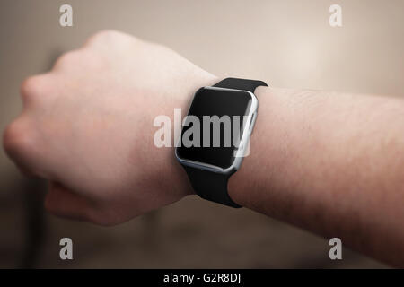 Smart watch sur la main avec écran vide pour une maquette. Banque D'Images