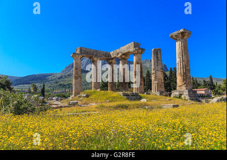 Ruines du temple d'Apollon à Corinthe antique, Péloponnèse Banque D'Images