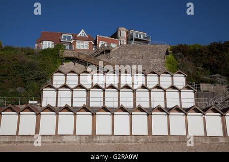 Cabines de plage sur la plage de Swanage in early morning light, Swanage, Swanage, Dorset, Angleterre, Royaume-Uni Banque D'Images