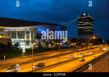 Munich, Allemagne, le BMW Welt de nuit Banque D'Images