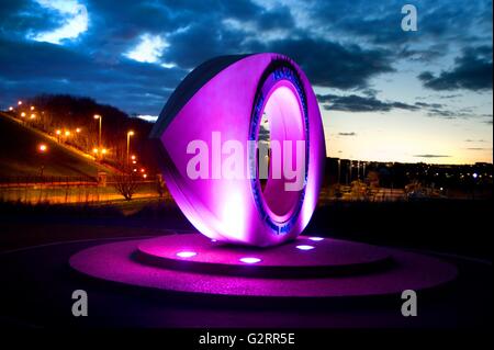 'L'oeil' par le sculpteur Stephen Broadbent, Littlehaven,promenade South Shields Banque D'Images