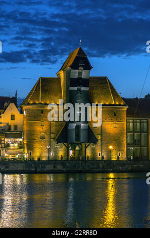 Gdansk, Pologne, donnant sur la principale ville (Altstadt) avec la Grue (Zuraw) Banque D'Images