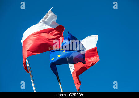 Sopot, Pologne, drapeau de l'UE et les drapeaux polonais Banque D'Images