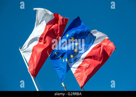 Sopot, Pologne, drapeau de l'UE et les drapeaux polonais Banque D'Images