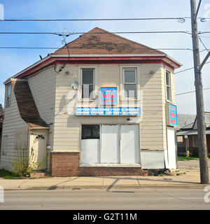 L'avant de l'extérieur d'un Mini Mart shop dans la ville canadienne de London (Ontario). Banque D'Images