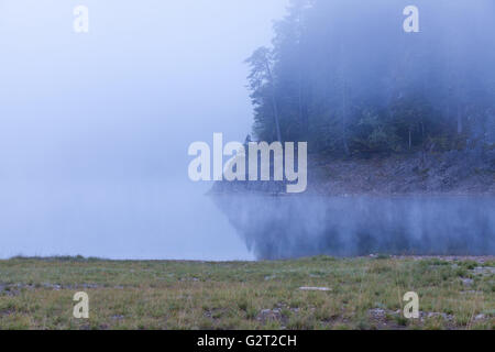 Belle Black mystique Lac, parc national de Durmitor. Monténégro Banque D'Images