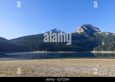 Belle Black mystique Lac, parc national de Durmitor. Monténégro Banque D'Images