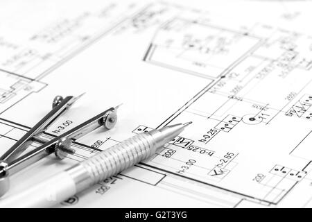 Les plans de construction de bâtiment de maison avec la calculatrice, crayon et compas Banque D'Images