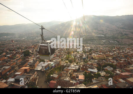 Les Barrios et bidonvilles des environs de téléphérique de Medellin Banque D'Images