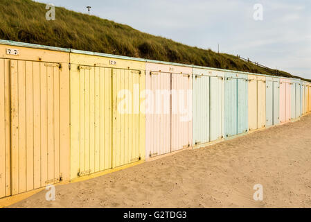 Casiers de plage multicolores Banque D'Images