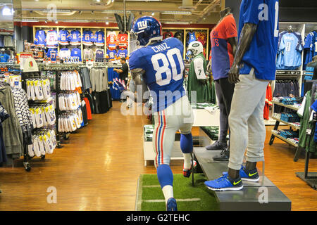 Modell's Sporting Goods Store intérieur, NYC Banque D'Images