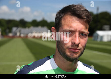 République d'Irlande's Wesley Hoolahan parle aux médias lors d'un camp d'entraînement à la Fota Island Resort, le liège. Banque D'Images