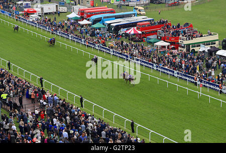 Minding monté par Jockey Ryan Moore sur son chemin pour gagner la Investec Oaks sur Mesdames Jour au cours de l'Investec Derby d'Epsom 2016 Festival à l'hippodrome d'Epsom, Epsom. ASSOCIATION DE PRESSE Photo. Photo date : vendredi 3 juin 2016. Histoire voir l'activité de course. d'Epsom Crédit photo doit se lire : David Davies/PA Wire. RESTRICTIONS : usage éditorial uniquement, tout usage commercial est soumis à l'approbation de Dealey Plaza. Pas de ventes privées. Appelez le  +44 (0)1158 447447 pour plus d'informations Banque D'Images