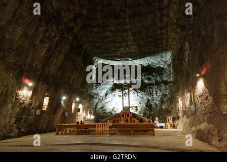 Ancienne mine de sel , aujourd'hui, le traitement des maladies respiratoires et un attrait touristique ; chapelle, Roumanie, Transylvanie, Transylva Banque D'Images