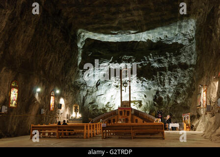 Ancienne mine de sel , aujourd'hui, le traitement des maladies respiratoires et un attrait touristique ; chapelle, Roumanie, Transylvanie, Transylva Banque D'Images