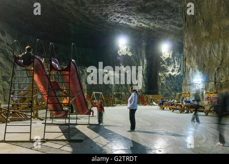 Ancienne mine de sel , aujourd'hui, le traitement des maladies respiratoires et un attrait touristique ;, Roumanie, Transylvanie, Transylvani Banque D'Images