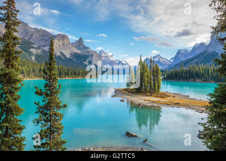 Lake, maligne, Jasper, island, Spirit, parc, Canada, national, de l'Alberta, montagne, nature, paysage, rochers, bleu, Banque D'Images