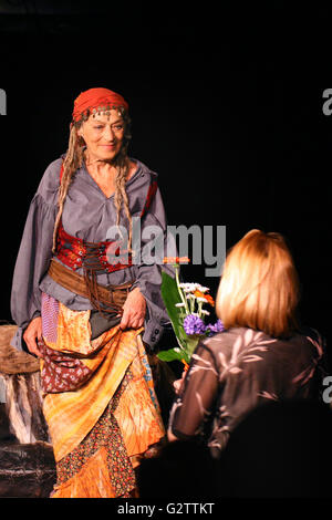 République tchèque célèbre acteur dans Skorepova Luba Jouer César et Drana d'Isabelle Caron, Théâtre ABC, Prague, 10 avril, 2012 Banque D'Images