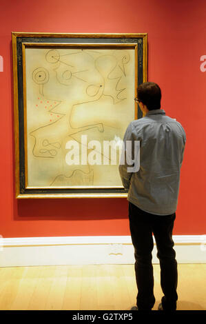 L'Écosse, Édimbourg, Scottish National Gallery of Modern Art, deux moderne, 'peinture' 1925 par Joan Miro. Banque D'Images