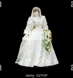 Son Altesse Royale la princesse Diana de Galles dans sa robe de mariage, une figurine en porcelaine de Coalport (CW438 par) pour célébrer le mariage royal Banque D'Images