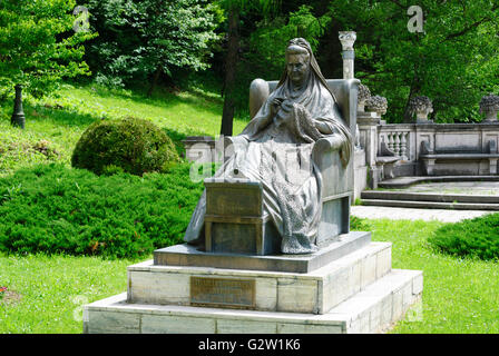 Château de Peles ; Statue de la Reine Elisabeta, Roumanie, Transylvanie, Transylvanie, Siebenbürgen (Transsilvanien) , Sinaia Banque D'Images