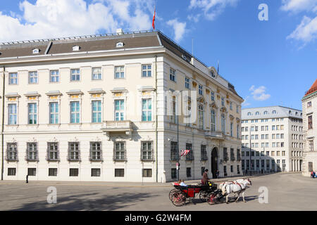 Ballhausplatz et Chancellerie fédérale avec Fiaker (chariot), l'Autriche, Vienne, Wien Banque D'Images