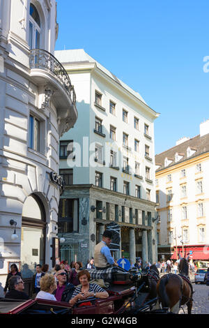 Michaelerplatz avec Looshaus et Fiaker (chariot), l'Autriche, Vienne, Wien Banque D'Images