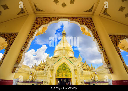 Yangon, Myanmar à Maha Wizaya pagode. Banque D'Images