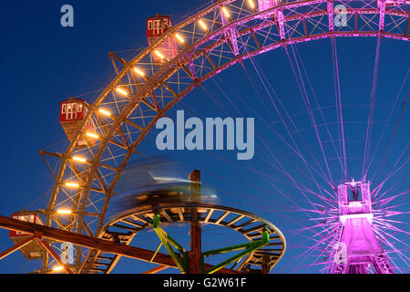 La grande roue dans le Prater et coaster montagnes russes ( ), l'Autriche, Vienne, Wien Banque D'Images