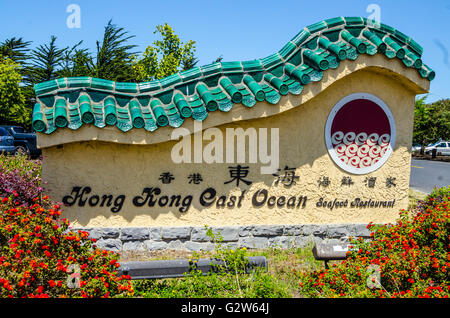 Le signe de l'Orient Restaurant Hong Kong sur Powell Street à Emeryville en Californie. Banque D'Images