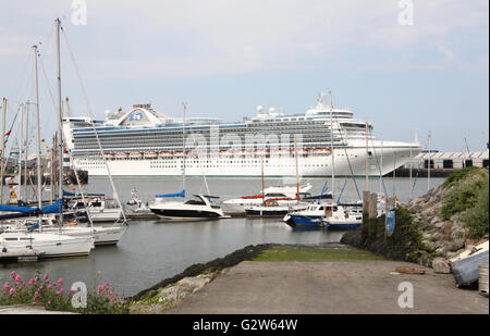 Mme princesse des Caraïbes avant de quitter le port de Dublin Banque D'Images