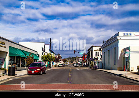 East Laurel Street dans la côte nord de la Californie Ville de Fort Bragg. Banque D'Images