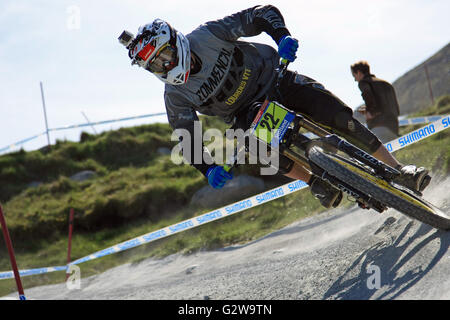 Fort William, Royaume-Uni. 06Th Juin, 2016. Rider pratiquer sur le parcours, pour la Coupe du Monde de VTT de descente à Fort William, Écosse le 3 juin 2016. Credit : Malcolm Gallon/Alamy Live News Banque D'Images