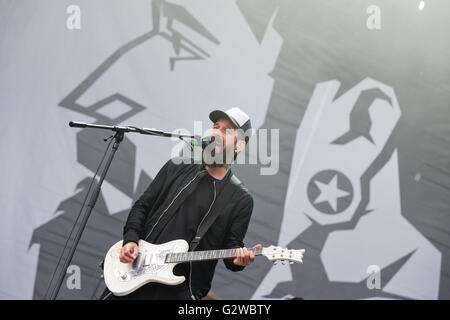 Nuremberg, Allemagne. 3 juin, 2016. Musicien Daniel Wirtz se produiront au festival de musique "Rock im Park" à Nuremberg, Allemagne, 3 juin 2016. Plus de 80 groupes produire au festival jusqu'au 5 juin 2016. PHOTO : DANIEL KARMANN/dpa/Alamy Live News Banque D'Images