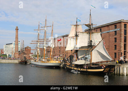 Hartley Quay, Albert Dock, Liverpool, 3 juin 2016, les grands voiliers amarrés le long du quai Hartley dans conserver demi-marée Dock comme partie de la Mersey River Festival International 2016 Banque D'Images