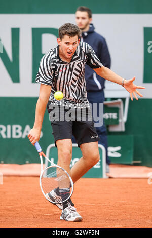 Paris, France. 3 juin, 2016. Dominic Thiem (AUT) Tennis : Dominic Thiem d'Autriche au cours de la masculin demi-finale du tournoi de tennis de Novak Djokovic contre la Serbie à la Roland Garros à Paris, France . Credit : AFLO/Alamy Live News Banque D'Images