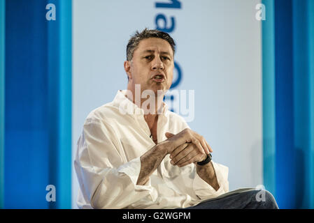 Barcelone, Catalogne, Espagne. 4 juin, 2016. XAVIER GARCIA ALBIOL, leader du CPP dans le parlement catalan, prend la parole lors de la présentation du programme électoral du PP à Barcelone pour les prochaines élections générales espagnoles le 26 juin Crédit : Matthias Rickenbach/ZUMA/Alamy Fil Live News Banque D'Images