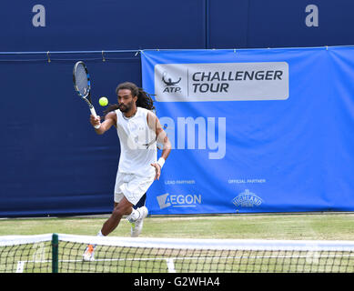 Manchester UK 4 juin 2016 Dustin Brown (Allemagne) en action contre son compatriote Peter Gojowczyk en demi-finale de l'Aegon Manchester Trophy, un tournoi à la cour avant Wimbledon. Crédit : John Fryer/Alamy Live News Banque D'Images